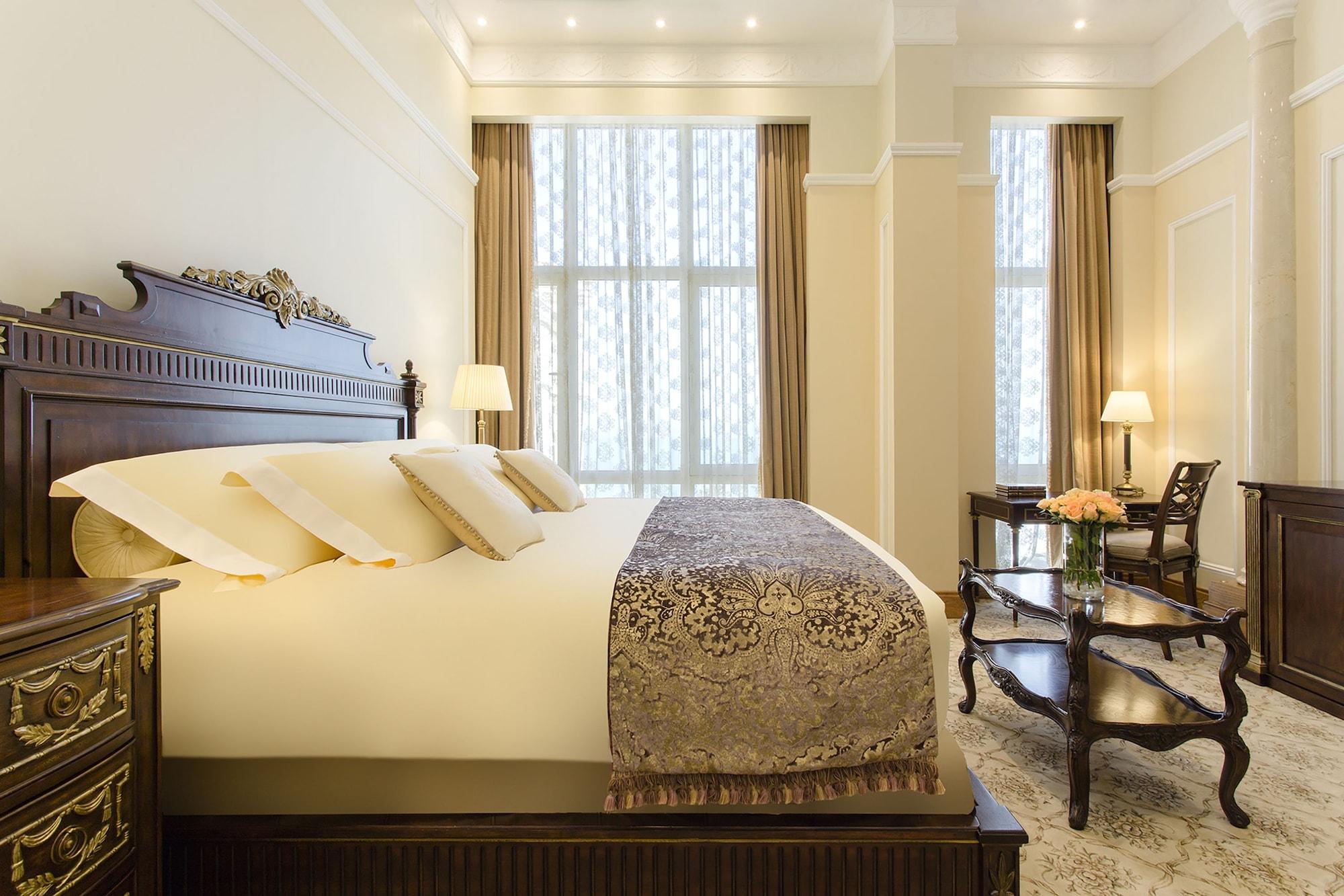 The Regency Hotel Kuwait Kuveyt Dış mekan fotoğraf A bedroom at the hotel