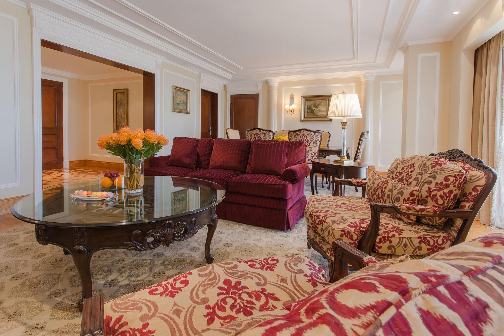 The Regency Hotel Kuwait Kuveyt Dış mekan fotoğraf A suite at the hotel