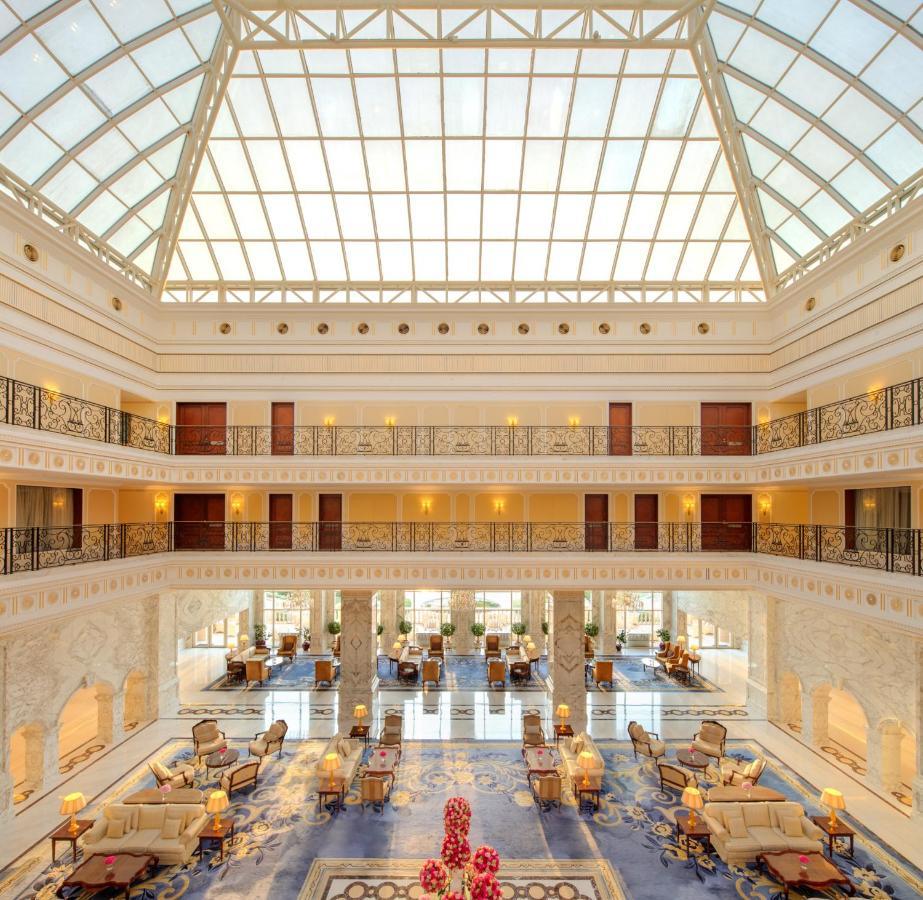 The Regency Hotel Kuwait Kuveyt Dış mekan fotoğraf The lobby