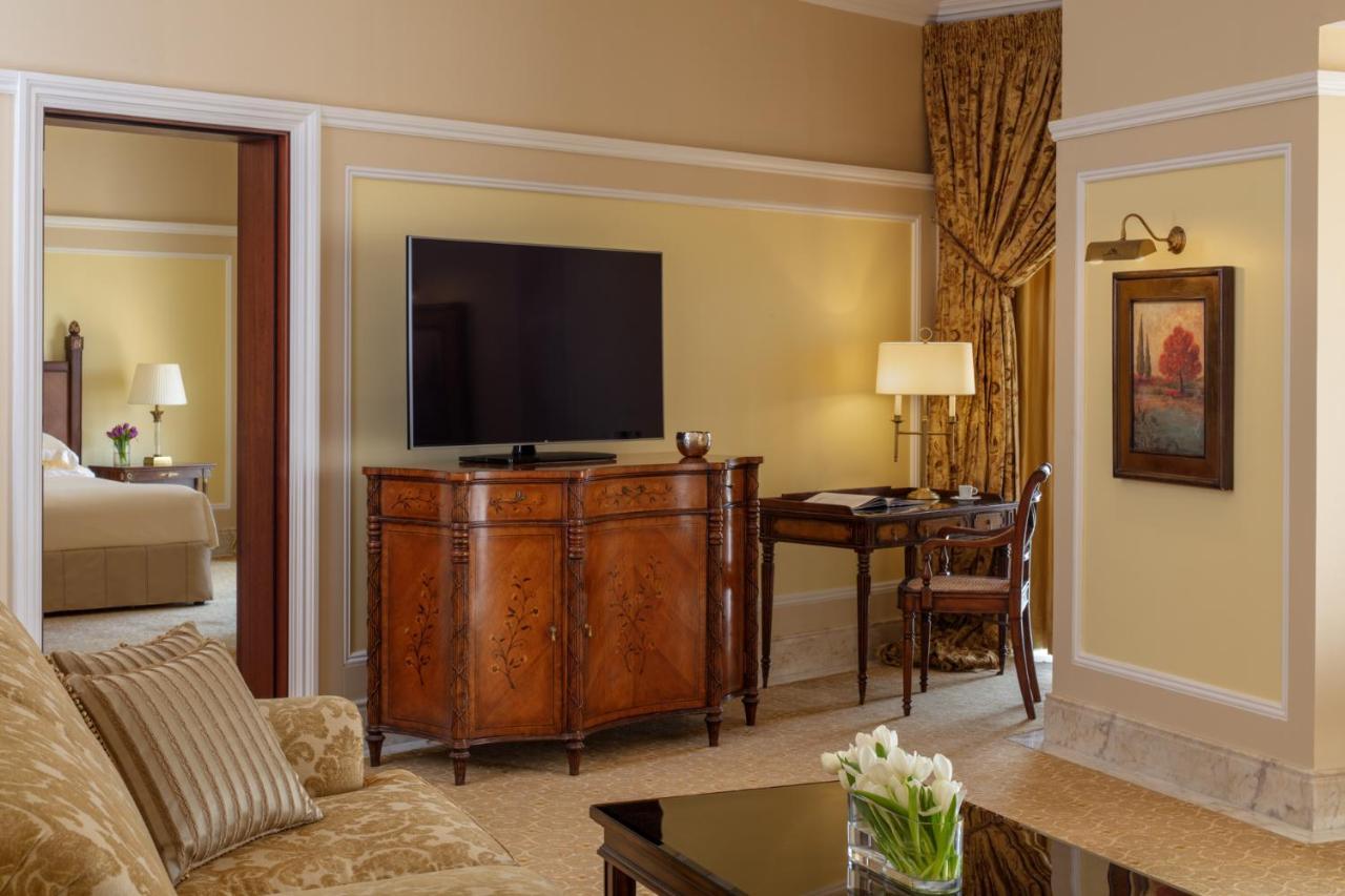 The Regency Hotel Kuwait Kuveyt Dış mekan fotoğraf A suite at the Ritz-Carlton, Boston