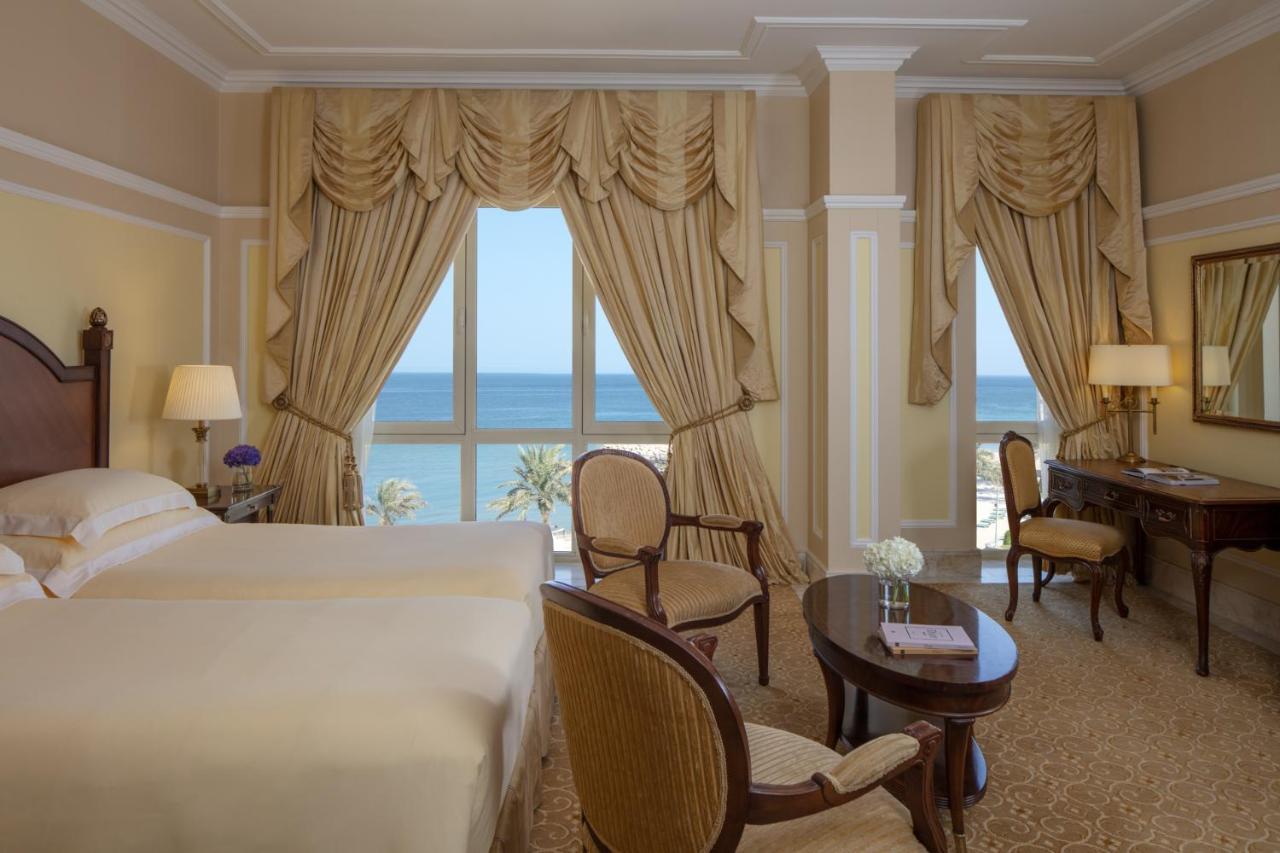 The Regency Hotel Kuwait Kuveyt Dış mekan fotoğraf A room at the Four Seasons Hotel