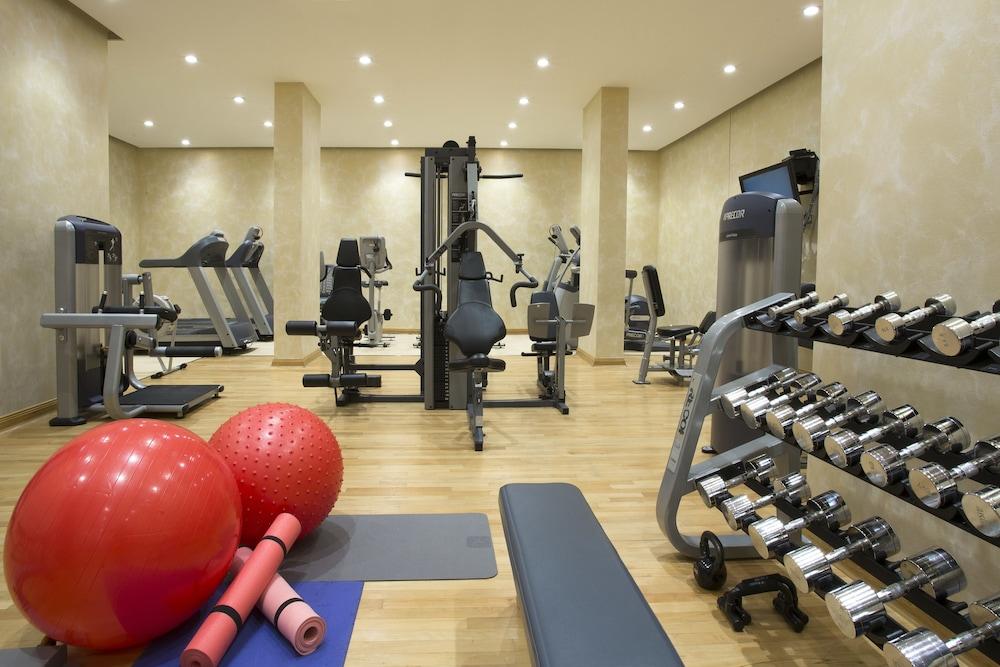 The Regency Hotel Kuwait Kuveyt Dış mekan fotoğraf A gym at a hotel
