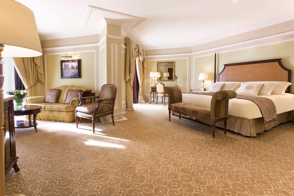 The Regency Hotel Kuwait Kuveyt Dış mekan fotoğraf A suite at the Waldorf Astoria New York