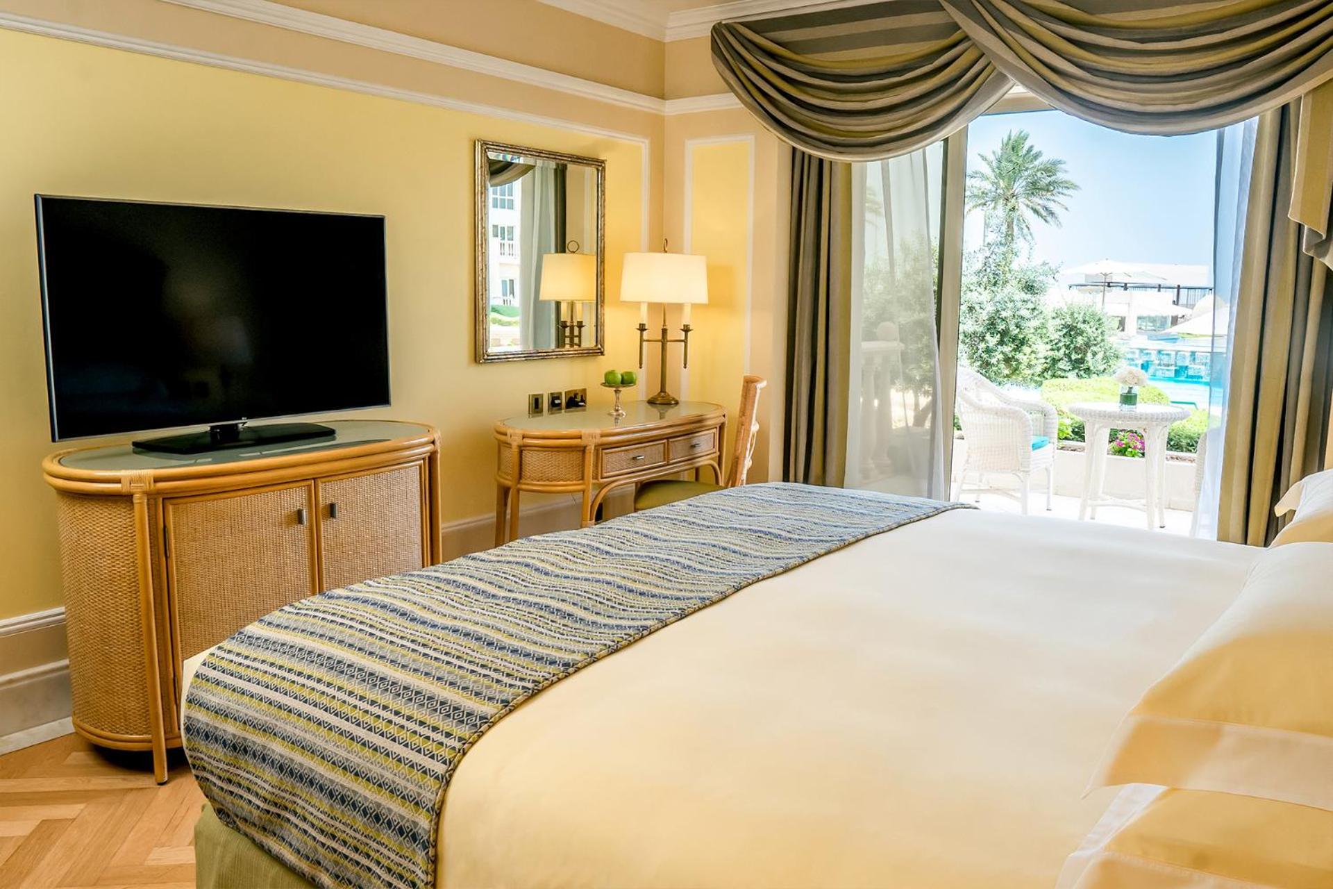 The Regency Hotel Kuwait Kuveyt Dış mekan fotoğraf Deluxe Room
